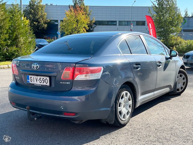 Toyota Avensis 2