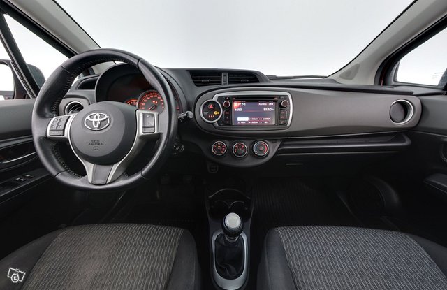 Toyota Yaris 11