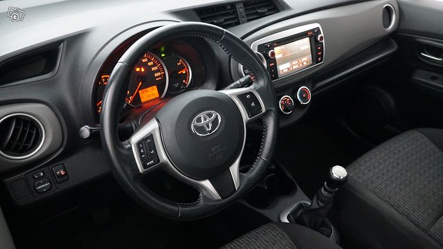 Toyota Yaris 13