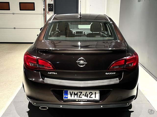 Opel Astra 12