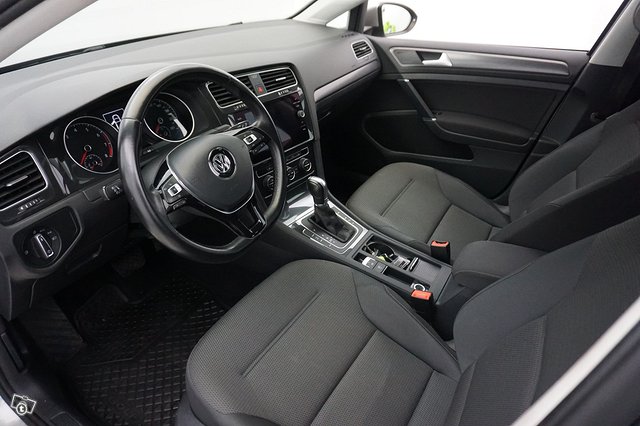 Volkswagen Golf 11