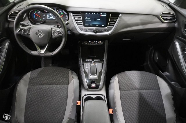 Opel Grandland X 8