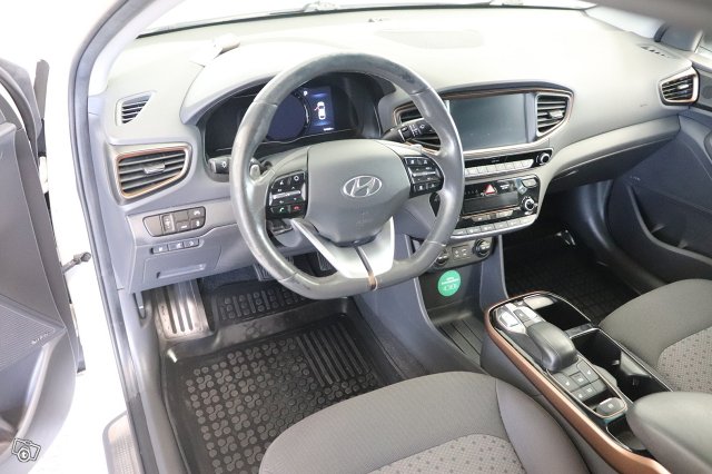 HYUNDAI IONIQ ELECTRIC 9