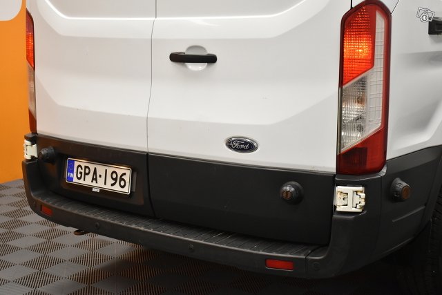 Ford Transit 9