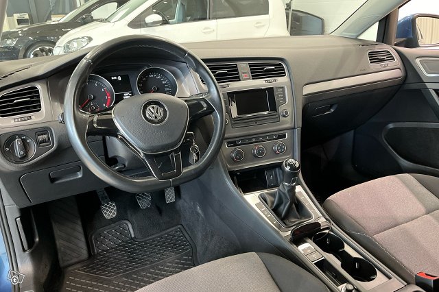 Volkswagen Golf 12