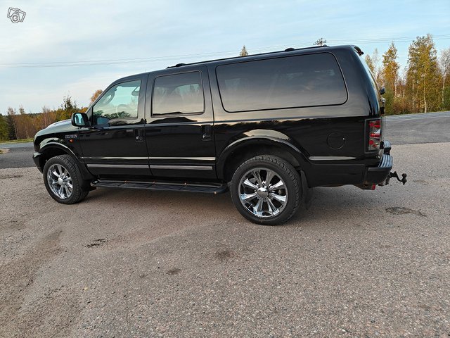 Ford Excursion 4