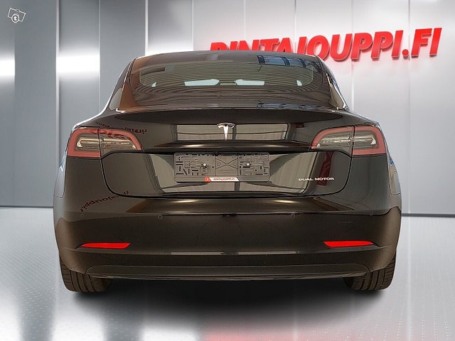 Tesla Model 3 4