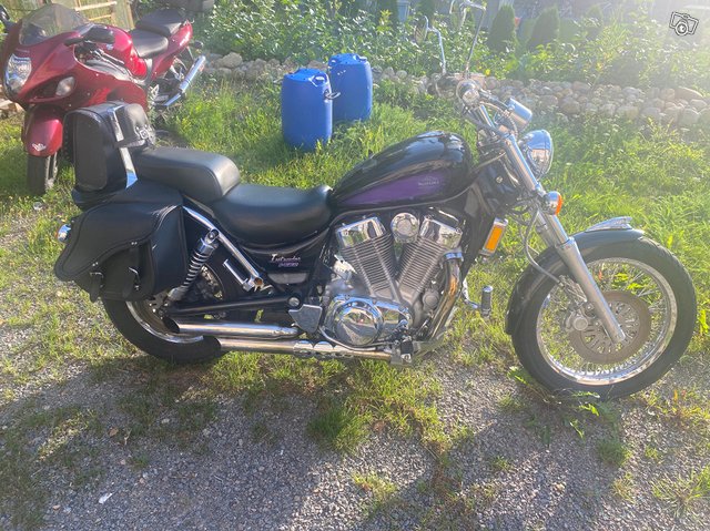 Suzuki Intruder, kuva 1