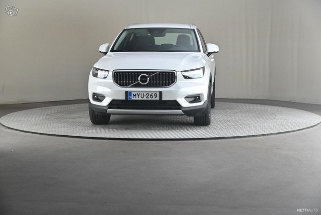 Volvo XC40 3