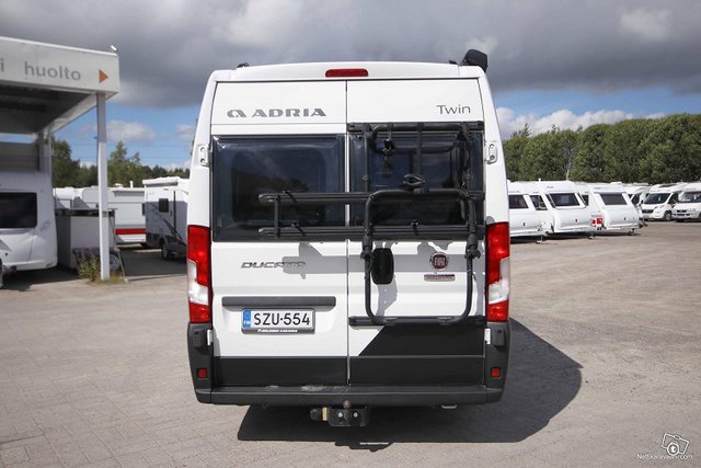 Adria Twin Supreme 640 SLB 4