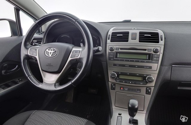 Toyota Avensis 5