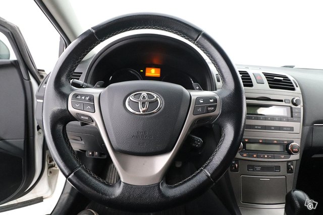 Toyota Avensis 6