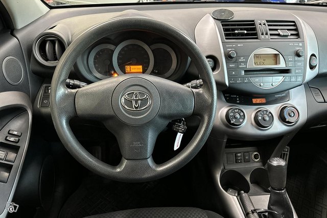 Toyota RAV4 13