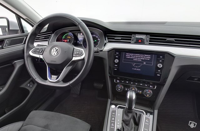 VOLKSWAGEN PASSAT 12