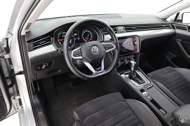 VOLKSWAGEN PASSAT 19