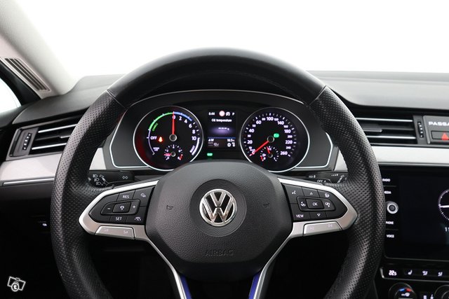 VOLKSWAGEN PASSAT 20