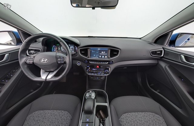 Hyundai Ioniq Electric 11