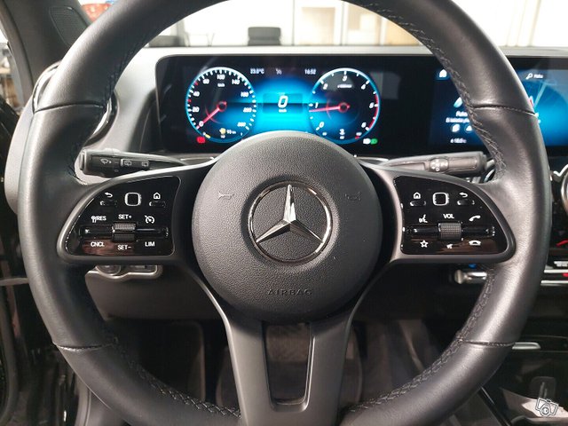 Mercedes-Benz GLB 8