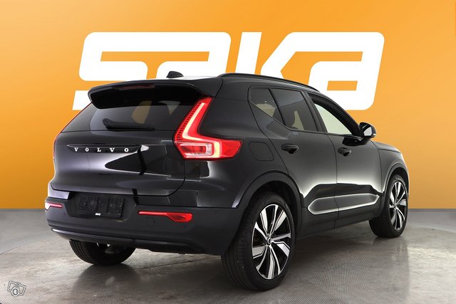 Volvo XC40 8