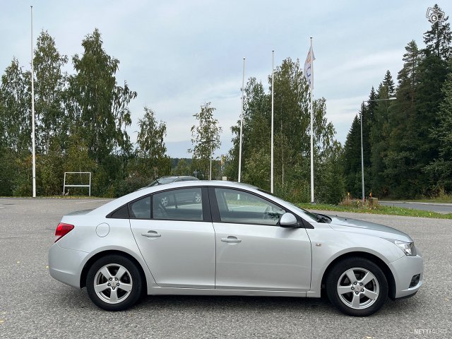 Chevrolet Cruze 8