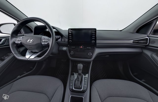 HYUNDAI IONIQ Hybrid 10