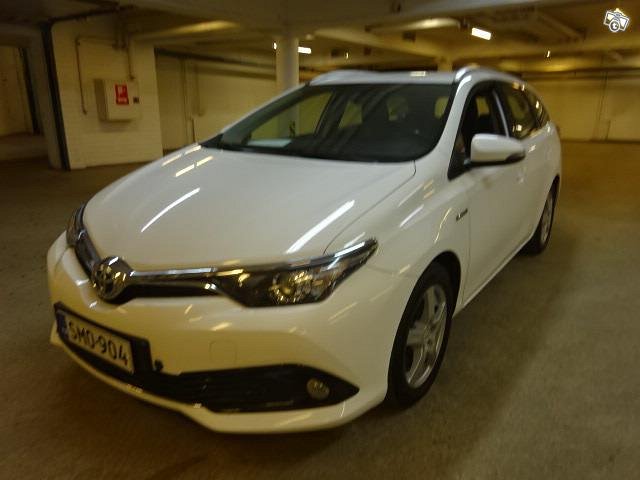 TOYOTA AURIS 1