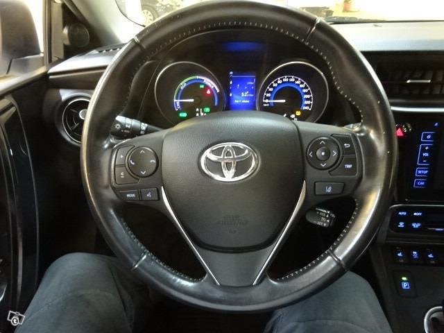 TOYOTA AURIS 13