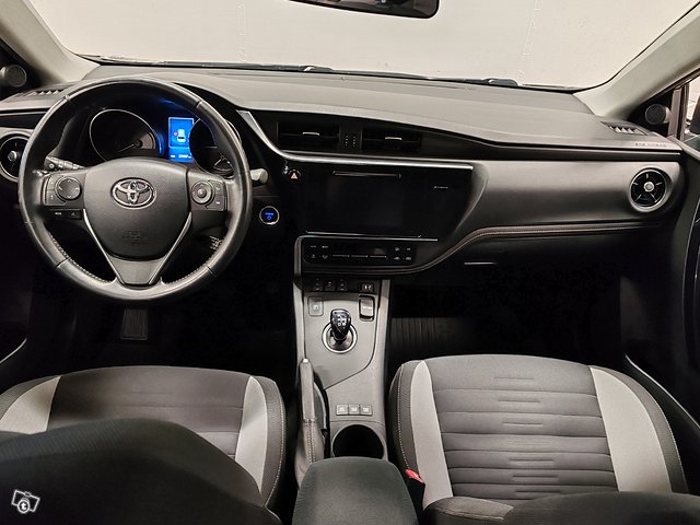 Toyota Auris 9