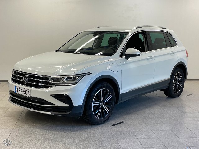 VOLKSWAGEN Tiguan 1