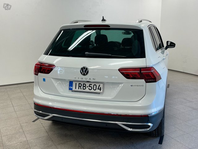 VOLKSWAGEN Tiguan 4