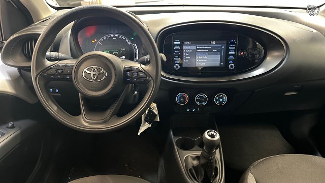 Toyota Aygo X 10