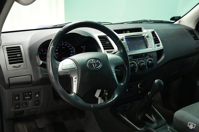 Toyota Hilux 13