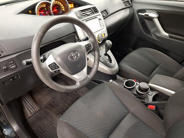 Toyota Verso 6