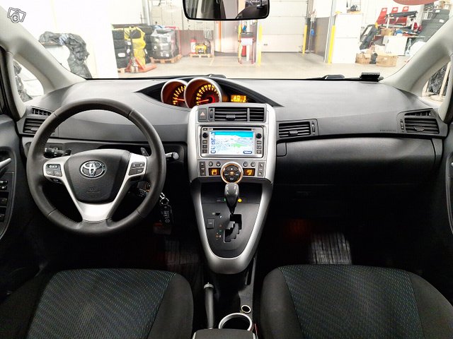 Toyota Verso 15