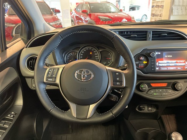 Toyota Yaris 11