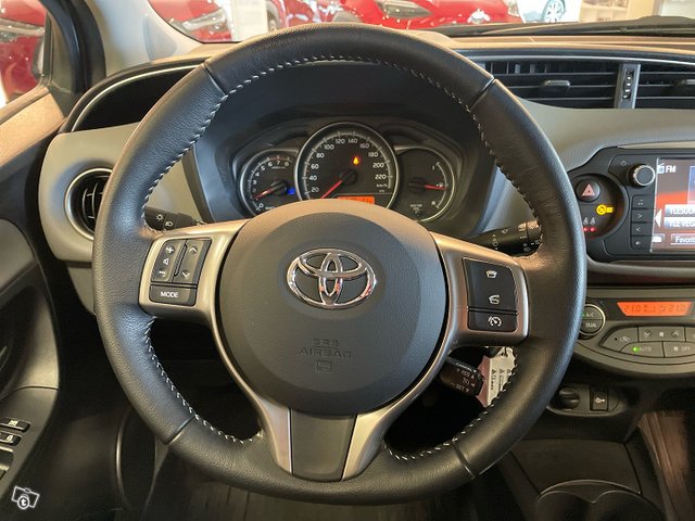 Toyota Yaris 12