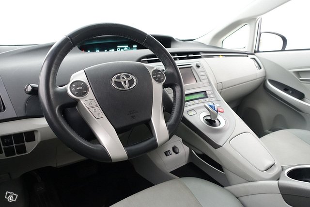 Toyota Prius 12