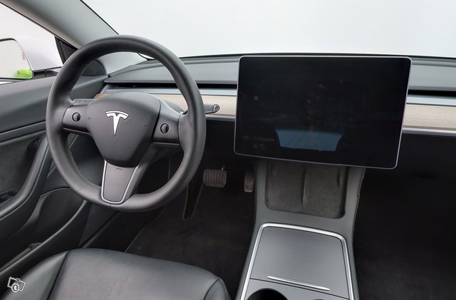 Tesla Model 3 9