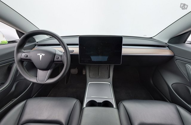 Tesla Model 3 11