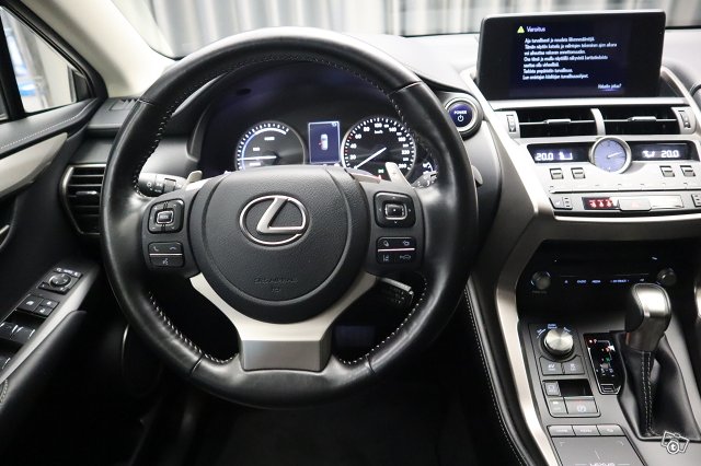 Lexus NX 8