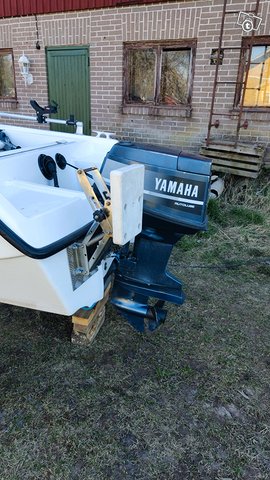 Yamarin 430 + Yamaha 40hp + traileri 3