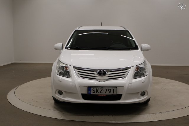 Toyota Avensis 2