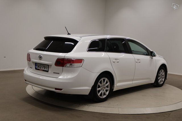 Toyota Avensis 5