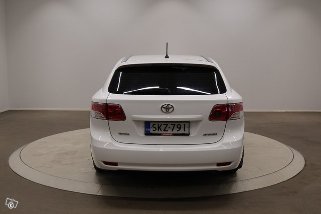 Toyota Avensis 6