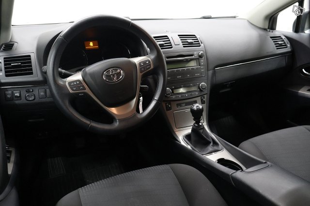 Toyota Avensis 13