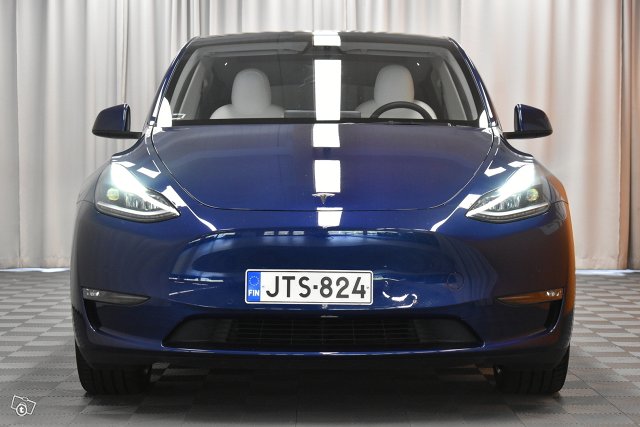 Tesla Model Y 2