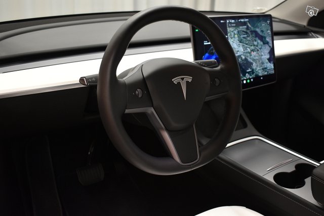 Tesla Model Y 13