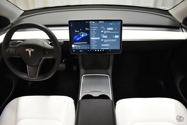 Tesla Model Y 14