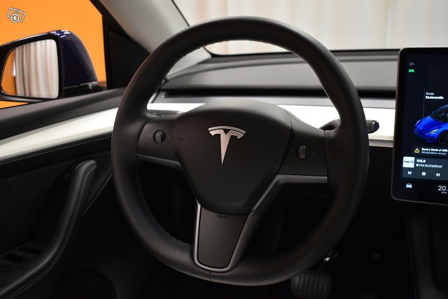 Tesla Model Y 16