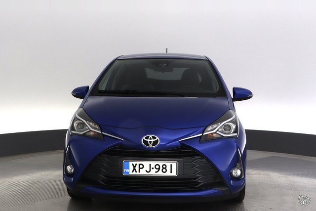 Toyota Yaris 8